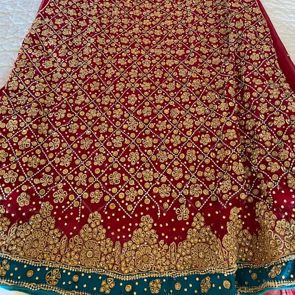 Red Gold Embroidered Indian Suit w/ Dupatta S (3 Piece Set) - Picture 3 of 6